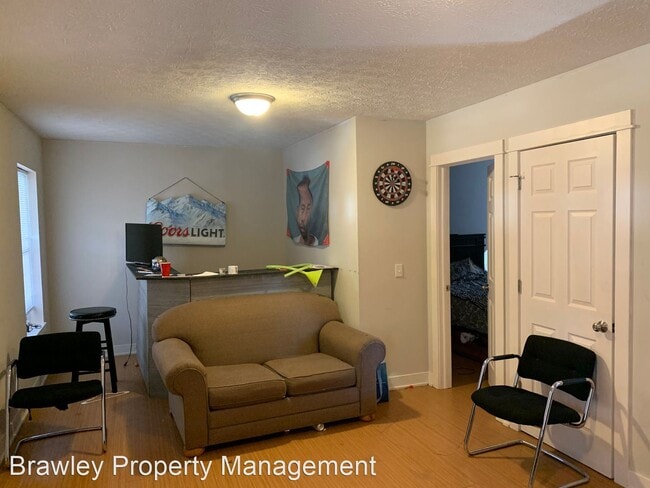 Building Photo - 3 br, 3.5 bath House - 304 E 17th St