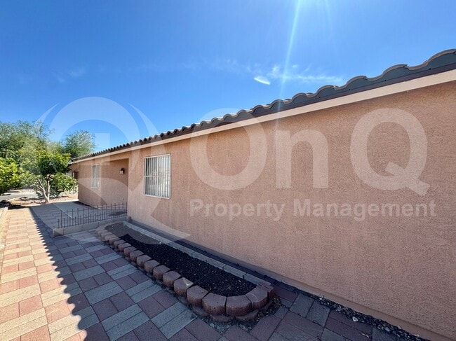Building Photo - 2152 W Burlwood Way