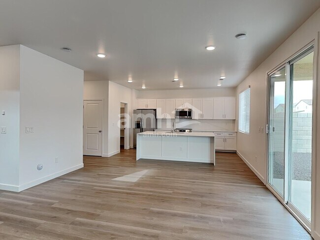 Foto del edificio - 9724 W Parkway Dr