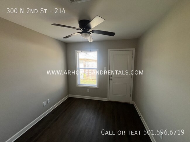 Foto del edificio - 300 N 2nd St
