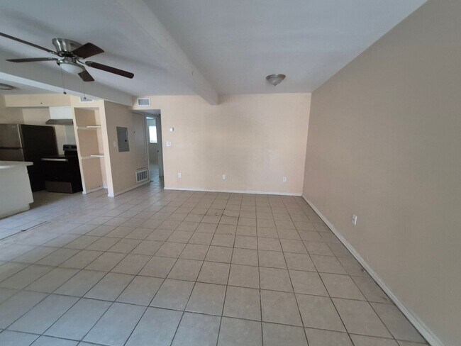 Building Photo - 3718 Pleasanton Rd