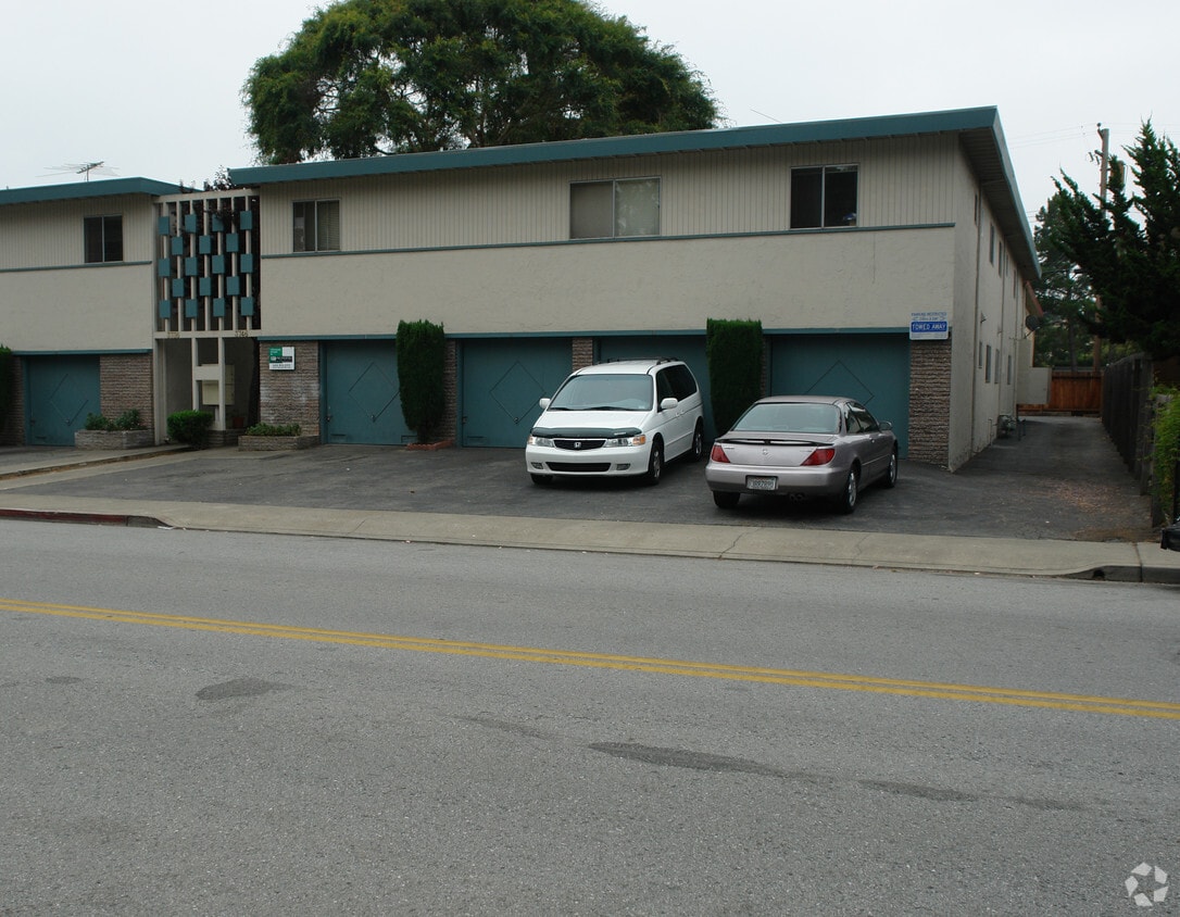 Building Photo - 3746 Poinciana Dr