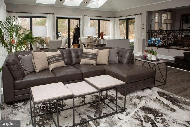 Building Photo - 15841 York Rd