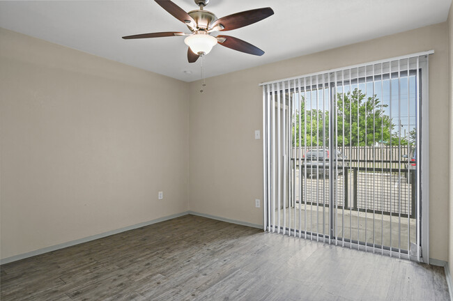 Building Photo - 1500 N Carroll Ave