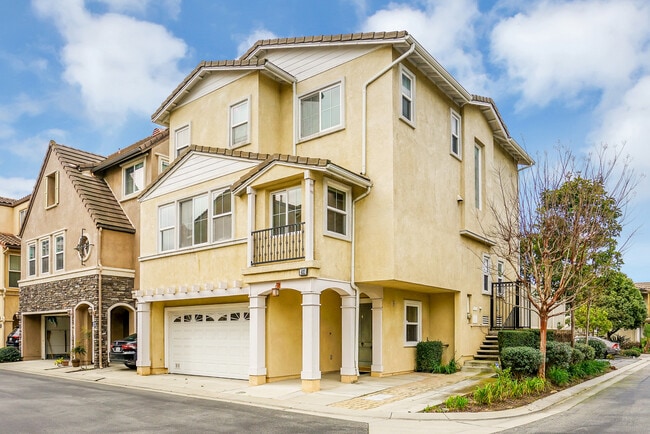Building Photo - 2889 Plaza del Amo