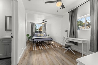 Building Photo - 623 W 42nd St