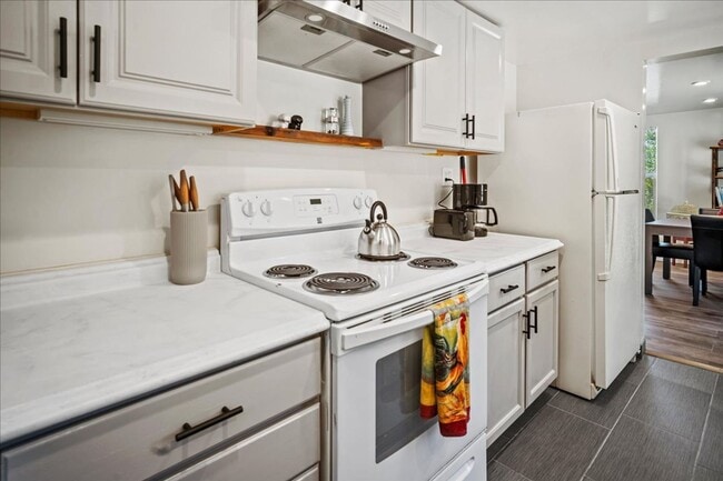 Building Photo - 273 W Carmel Valley Rd