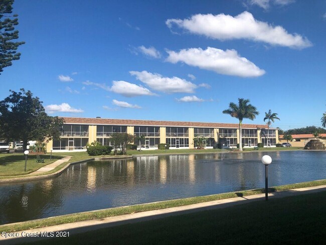 Foto del edificio - 2135 N Courtenay Pkwy