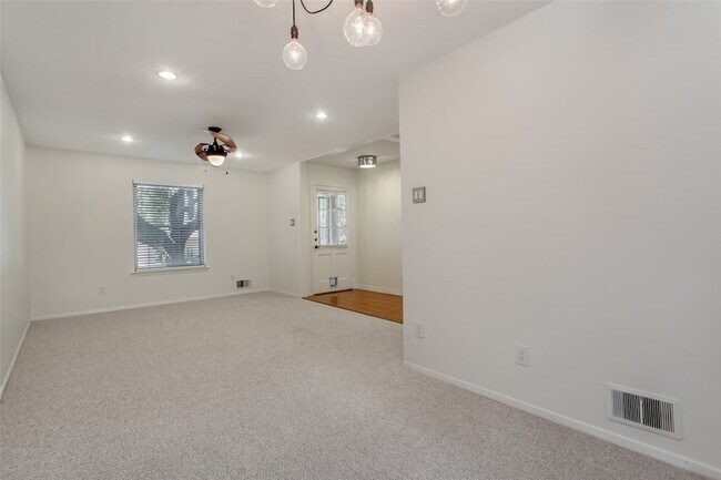 Building Photo - 7475 Brentcove Cir