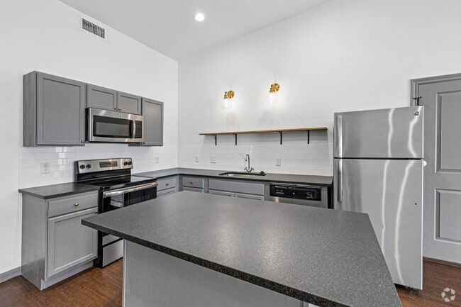 3B 1BR, 1BA - 800SF - Kitchen - 300 Clay Ave