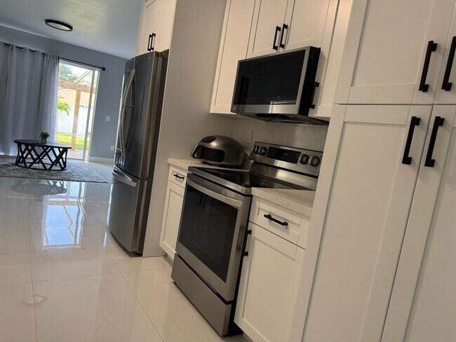 Foto del edificio - 17021 NW 10th St