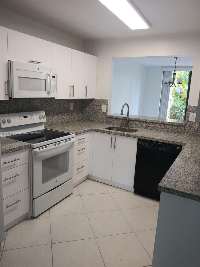 Building Photo - 9802 Costa Del Sol Blvd