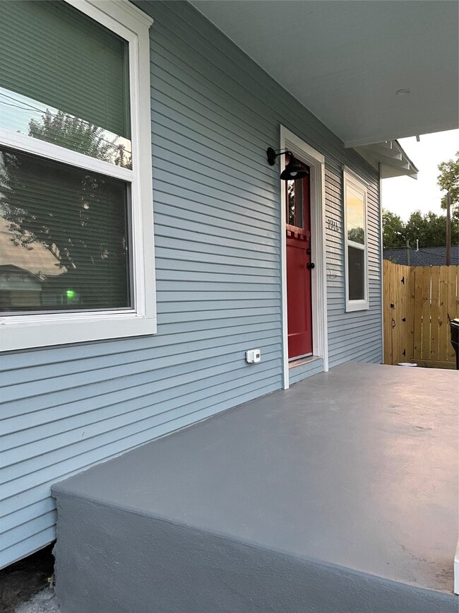 Building Photo - 2715 Cochran St