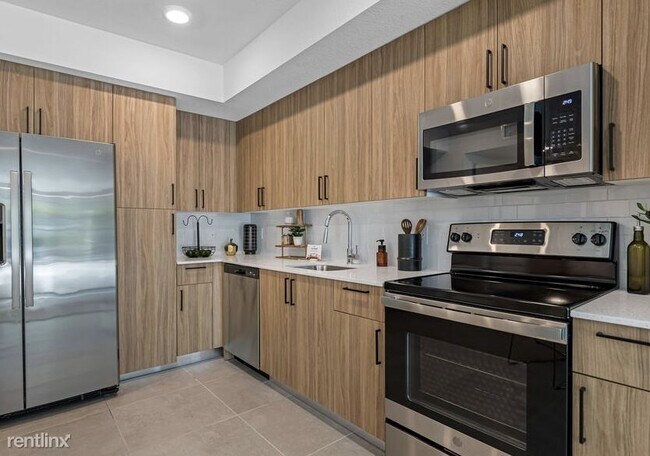 Building Photo - Studio, 1 bath Condo - 599 S Federal Hwy A...