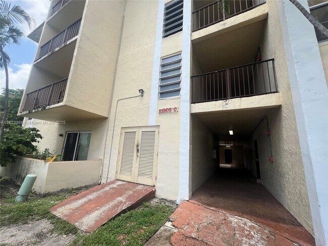 Foto del edificio - 11905 NE 2nd Ave
