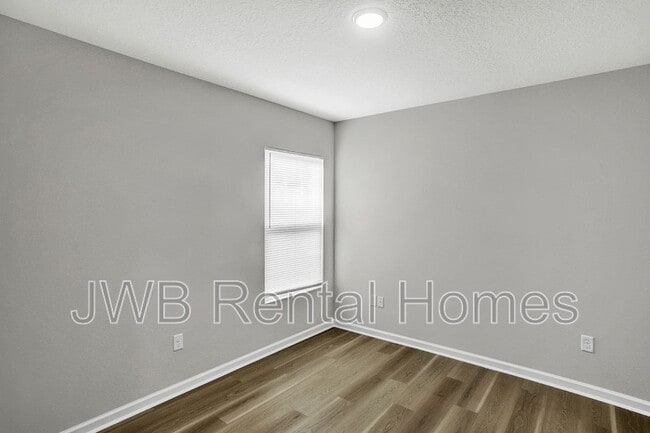 Foto del edificio - 1451 W 15th St