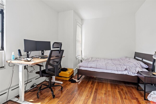 Foto del edificio - 32-60-60 43rd St