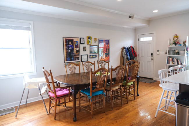 Dining room - 655 16th St NE