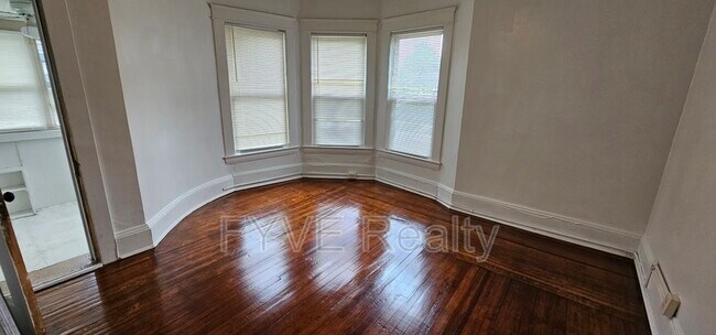 Foto del edificio - 1172 Warren Rd