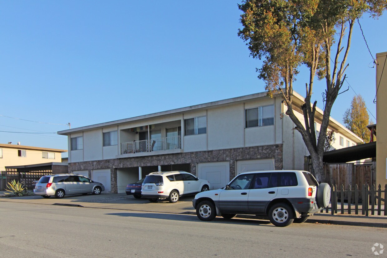 Building Photo - 5920 San Diego St
