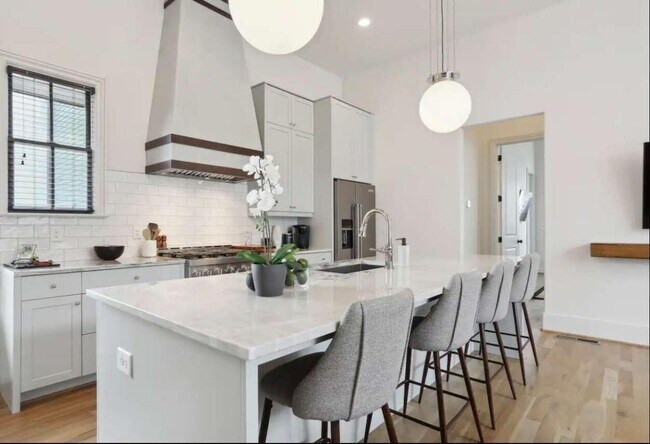 Foto del edificio - 684 Fraser St SE