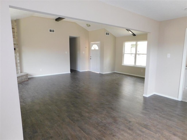Building Photo - 2058 Shadow Rock Dr