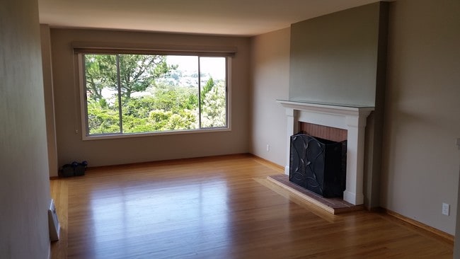 Building Photo - 315 Panorama Dr