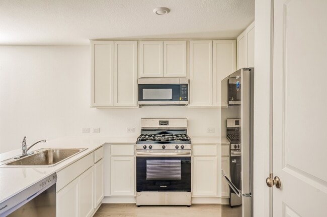 Building Photo - 732 Magnolia Creek Dr