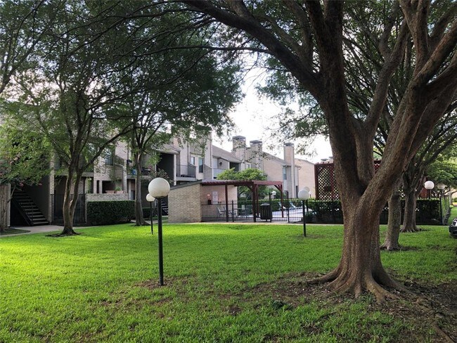 Foto del edificio - 10811 Richmond Ave
