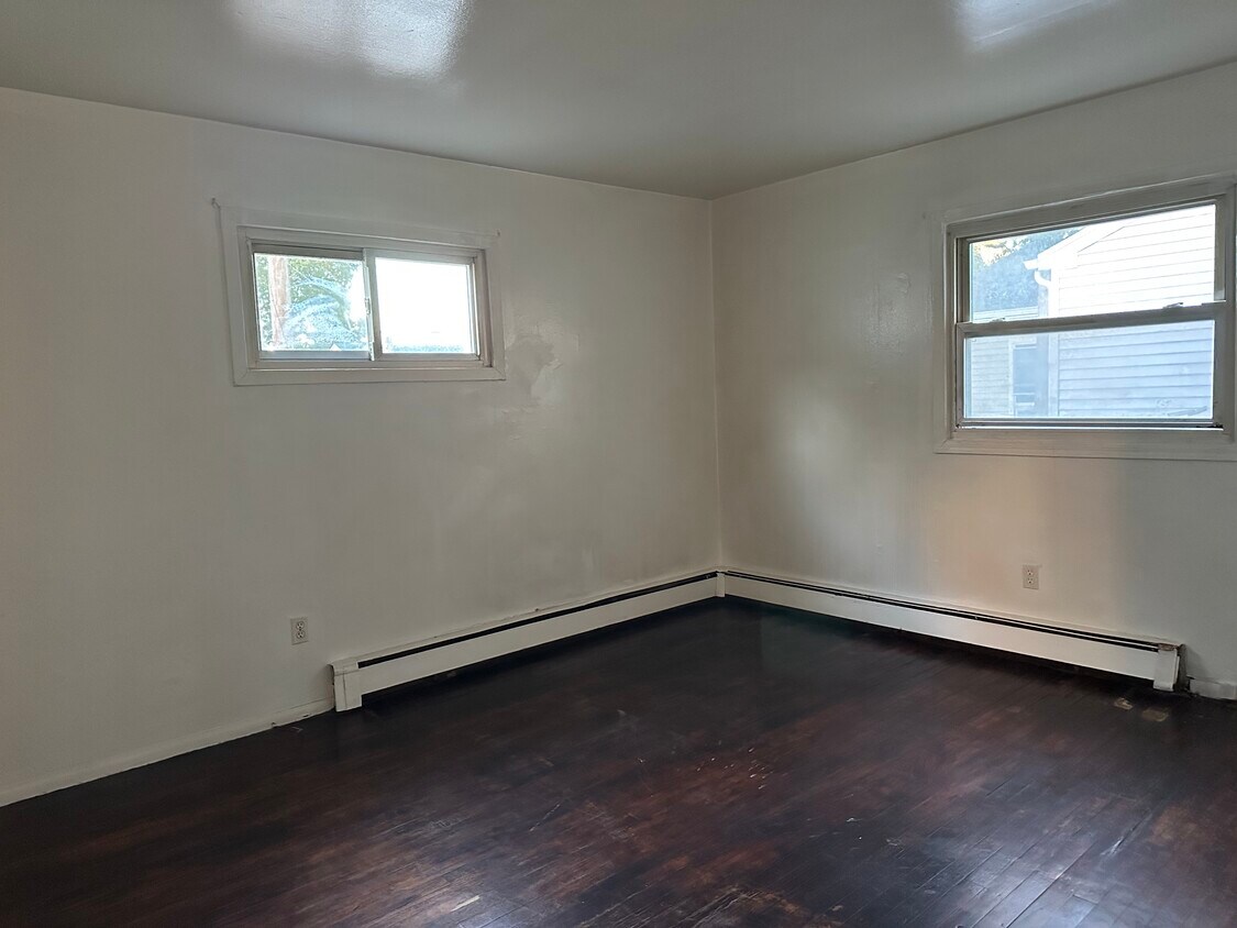 Building Photo - 606 Maple St