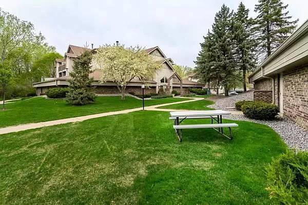 Foto del edificio - 2160 Ridge Dr