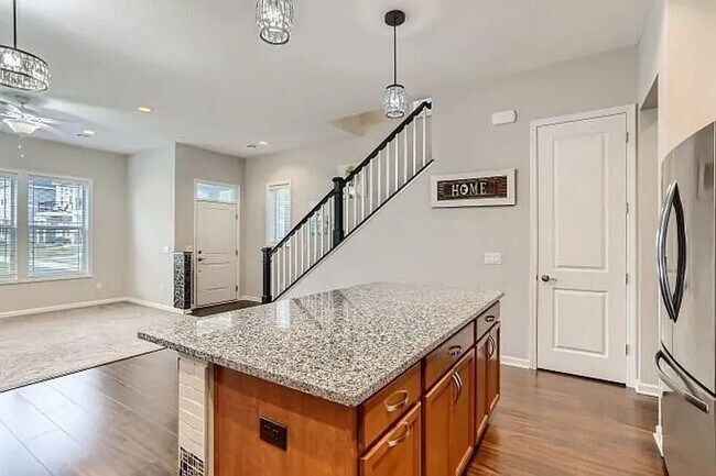 Building Photo - Beautiful Updated Townhouse- Maple Grove- Available Now!