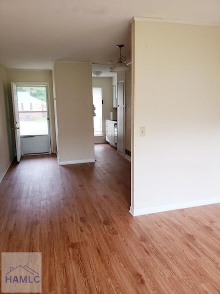 Building Photo - 989 Live Oak Dr