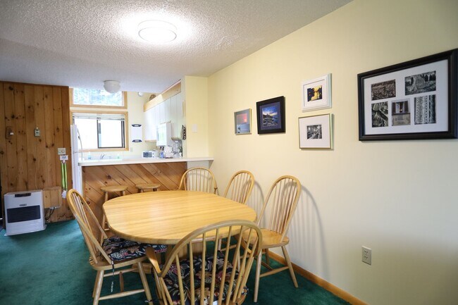Foto del edificio - 2+ Bed 2 Bath Furnished Winter Seasonal 6mo Rental Available Nov 1! - $1750/mo