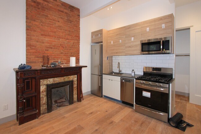Building Photo - 1185 Dean St