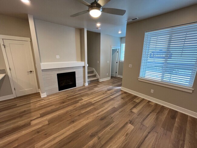 Building Photo - 3 Bed/2.5 Bath Townhome Built in 2023 in N...