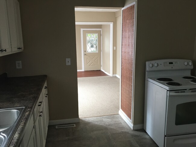 Building Photo - Beautiful 3 Bedroom 1 bath house in St. Paul