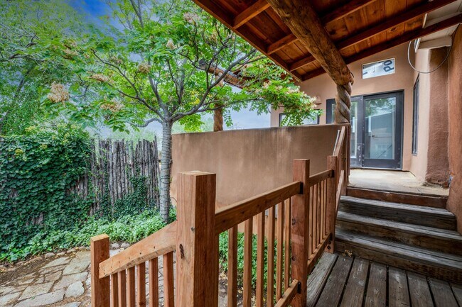 Building Photo - Sunlit One-Bedroom Gem