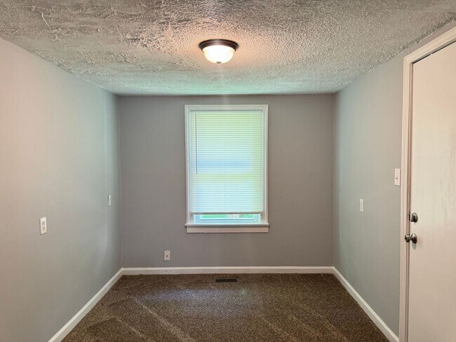 Foto del edificio - Great Location! Large Home with 3 bedrooms...