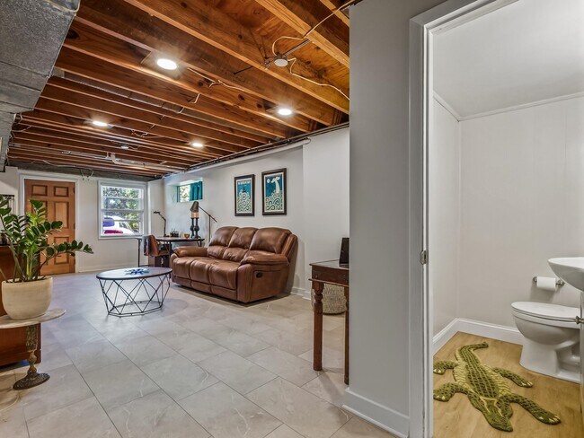 Foto del edificio - 3212 Springdale Dr