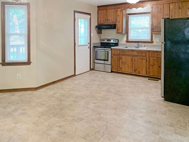 Foto del edificio - Beautiful 4 Bedroom, 2 Bathroom Cape in Ch...