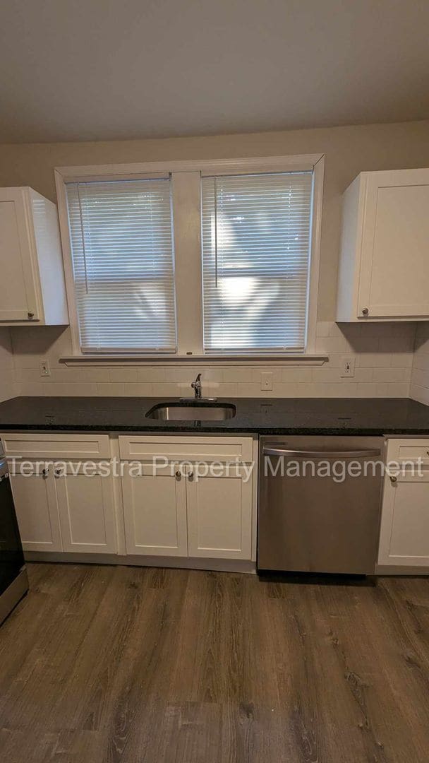 Building Photo - Single Family Upper Deerfield 3 Bed