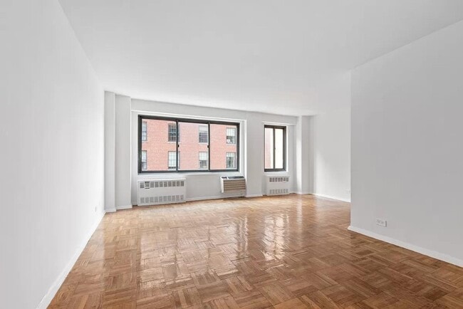 Building Photo - 175 W 12th St