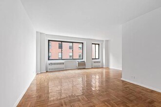 Building Photo - 175 W 12th St