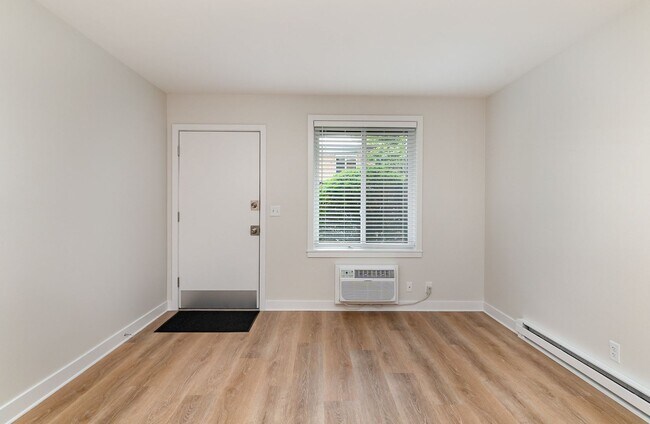 Foto del edificio - Green Hills Condo Living!