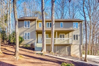 Building Photo - 11 Woodvine Ln