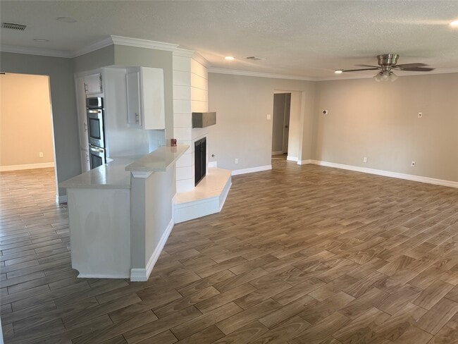 Building Photo - 511 Rosewood Dr