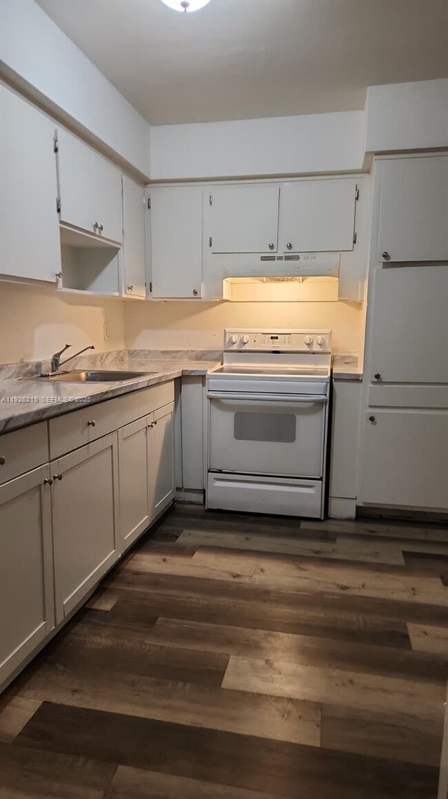 Foto del edificio - 6241 Dawson St