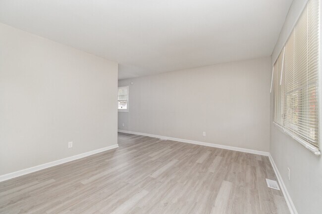 Foto del edificio - 815 Norwood Dr