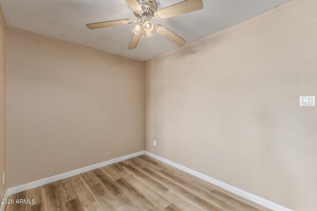 Foto del edificio - 5995 N 78th St